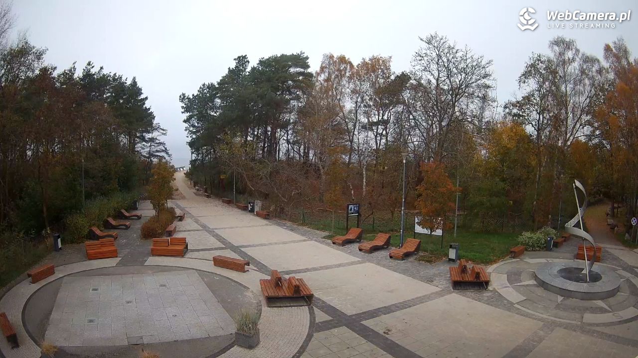 Dziwnówek - widok na deptak - 11 listopad 2025, 08:58