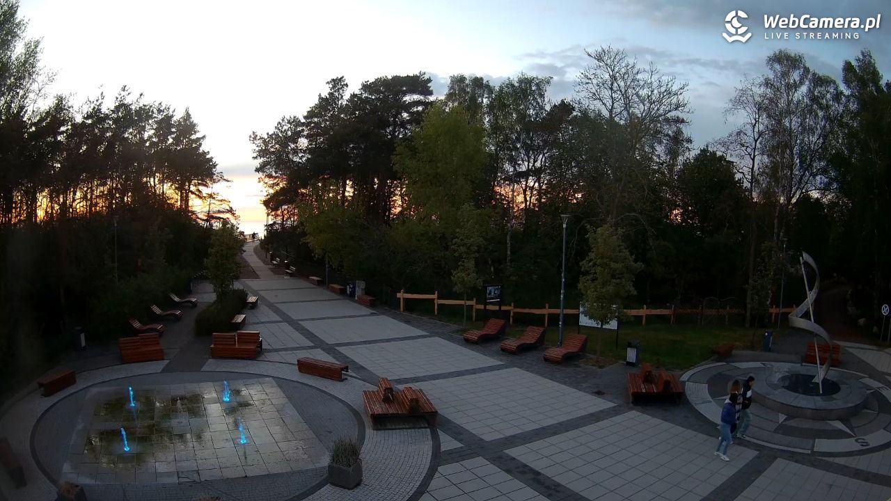 Dziwnówek - widok na deptak - 14 maj 2026, 21:02