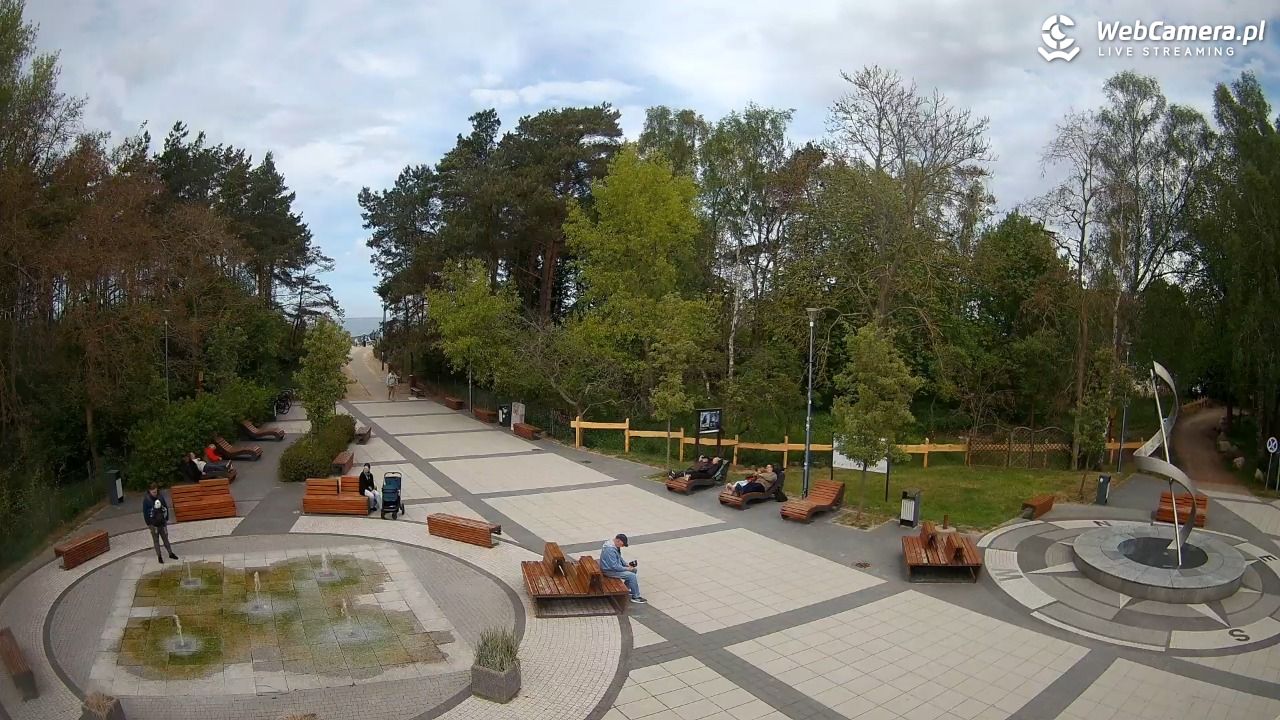 Dziwnówek - widok na deptak - 15 maj 2026, 12:47