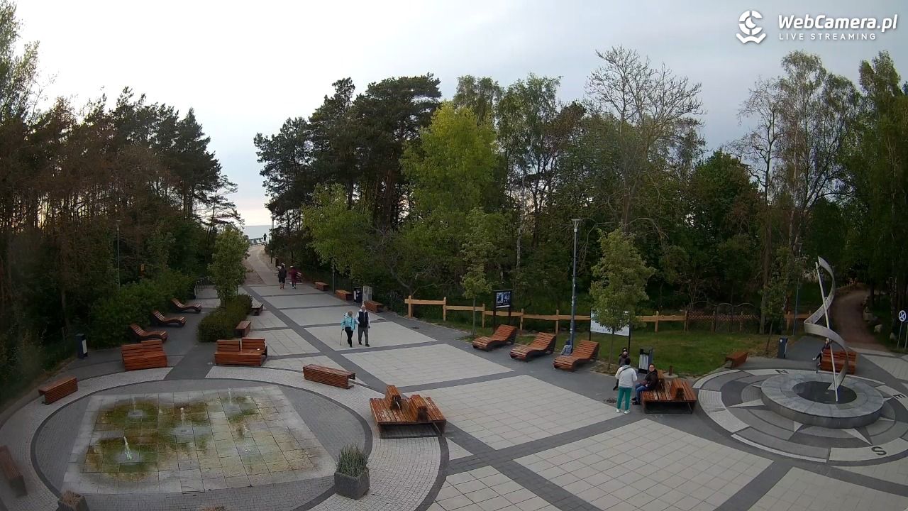 Dziwnówek - widok na deptak - 15 maj 2026, 19:35