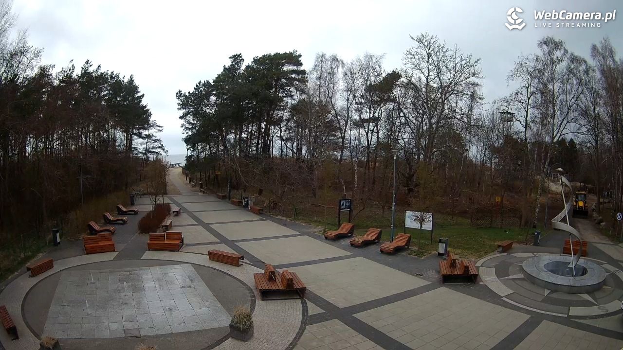 Dziwnówek - widok na deptak - 30 marzec 2026, 12:54