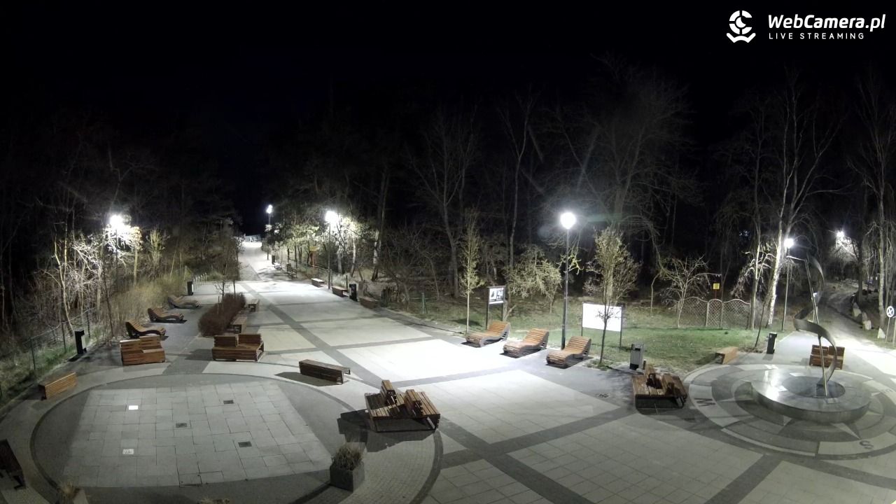 Dziwnówek - widok na deptak - 29 marzec 2026, 20:55