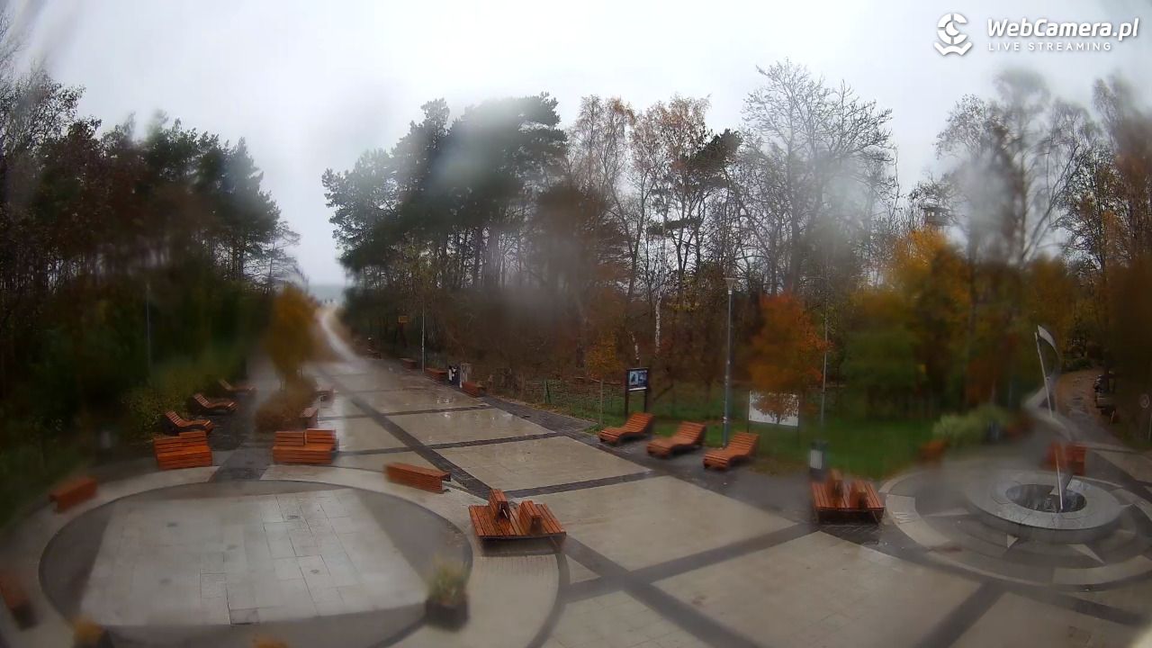 Dziwnówek - widok na deptak - 14 listopad 2025, 13:51