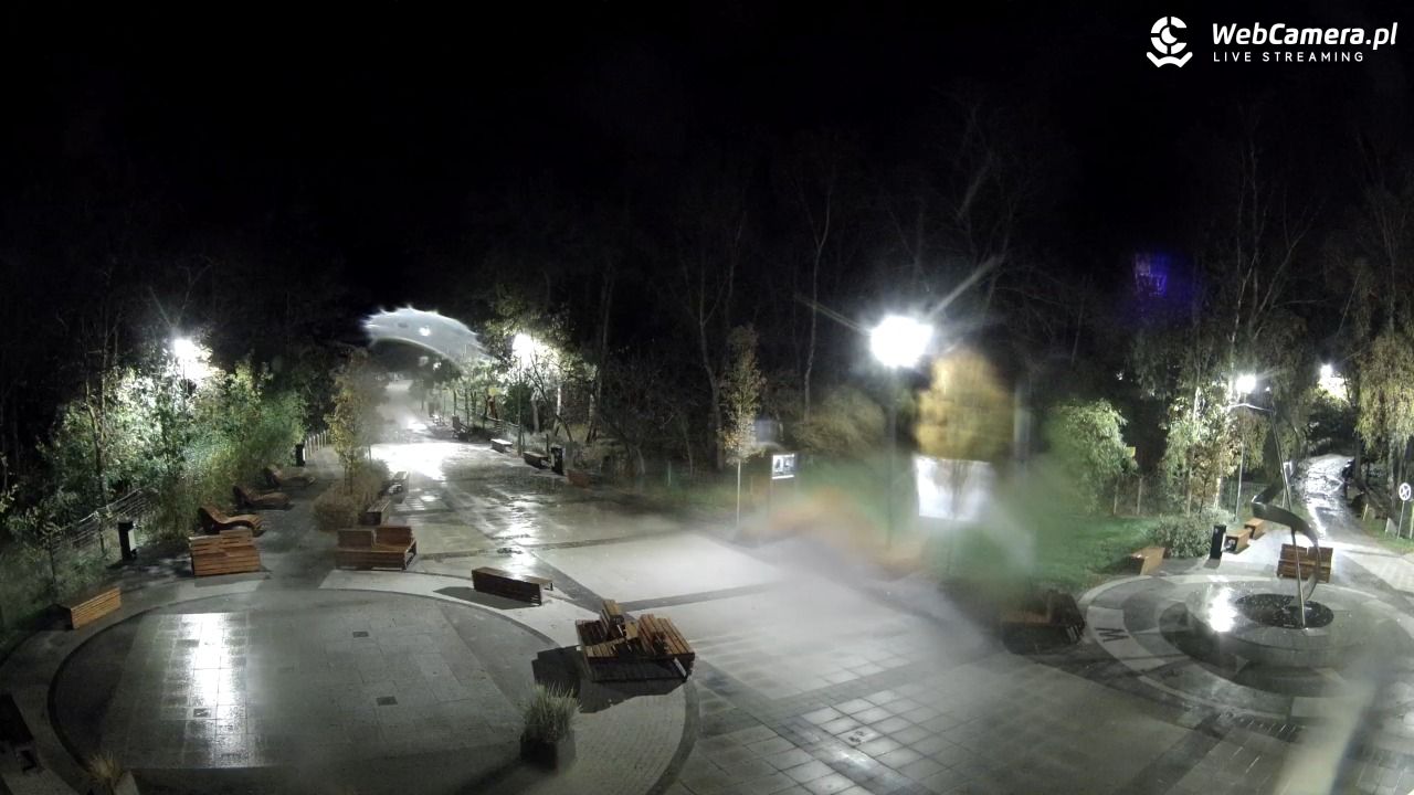 Dziwnówek - widok na deptak - 14 listopad 2025, 19:13