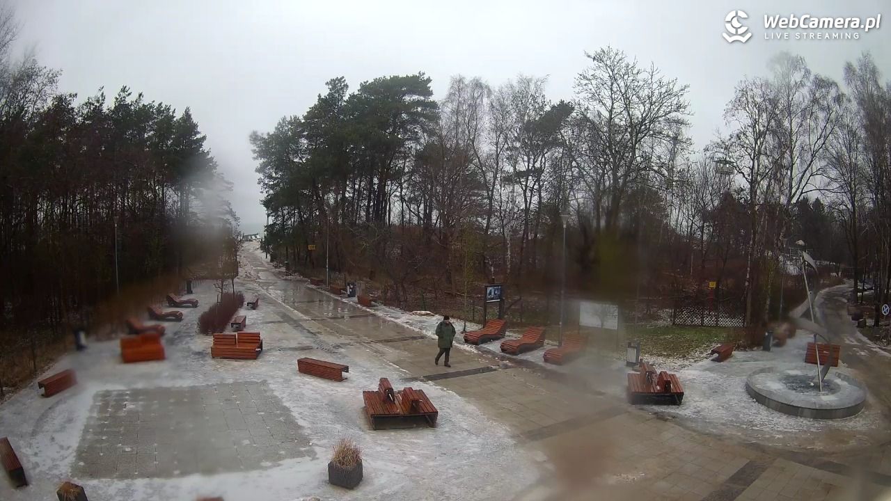 Dziwnówek - widok na deptak - 12 luty 2026, 13:23
