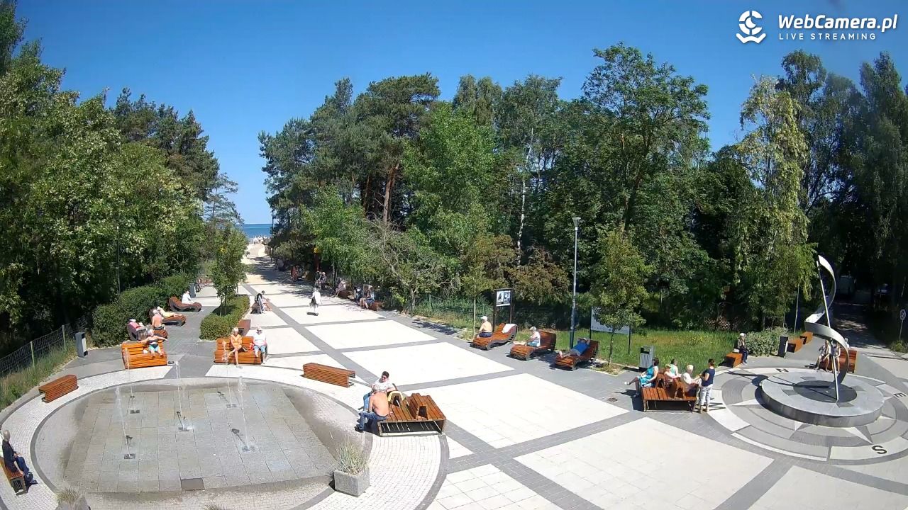 Dziwnówek - widok na deptak - 14 czerwiec 2025, 11:07