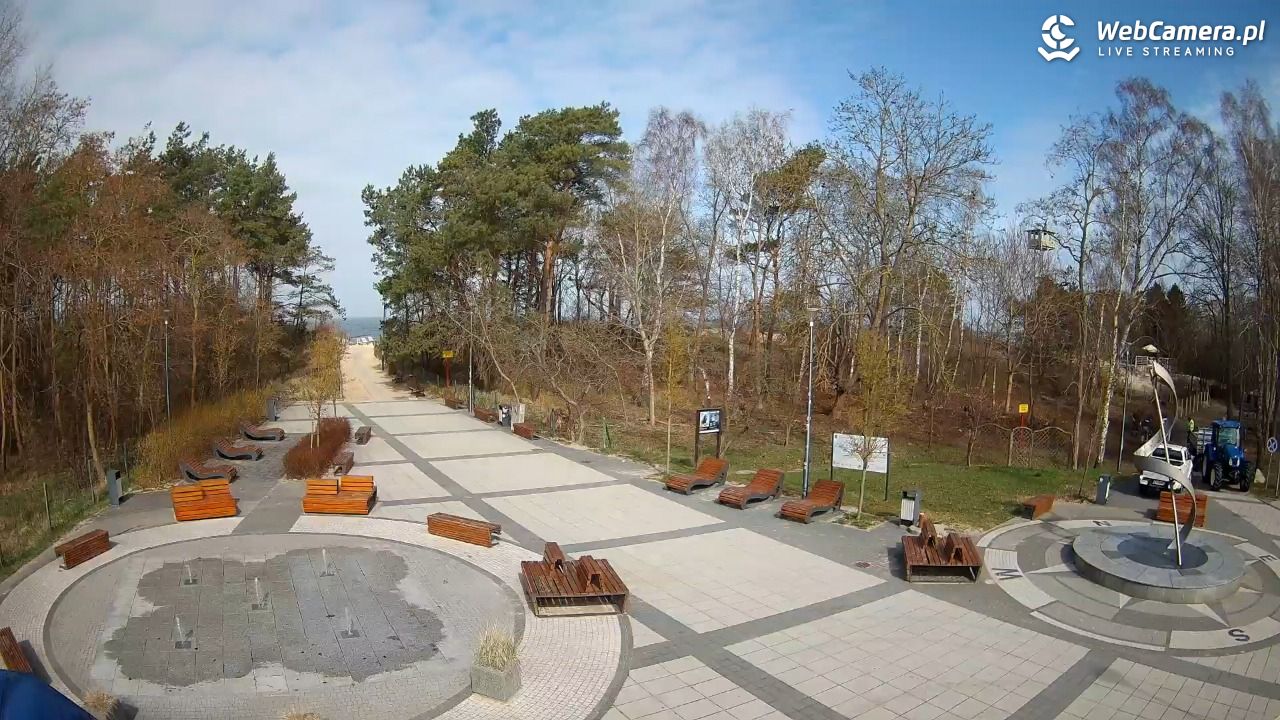 Dziwnówek - widok na deptak - 31 marzec 2026, 11:52