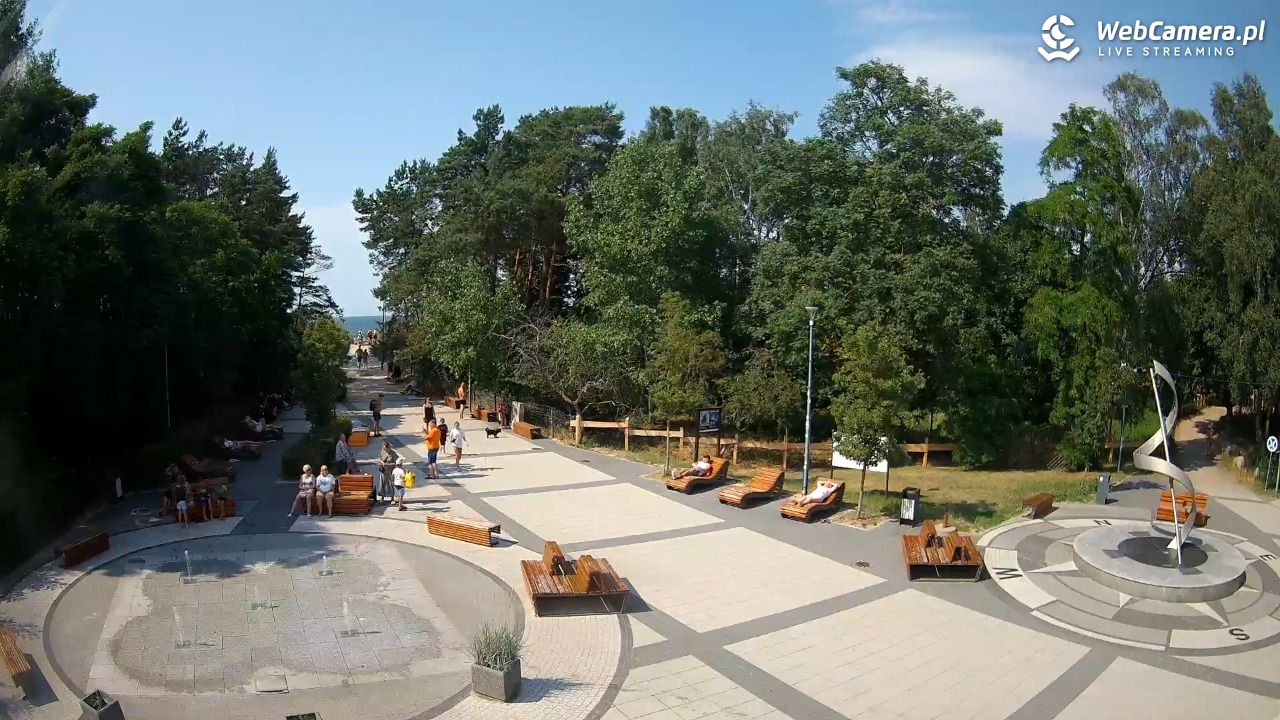 Dziwnówek - widok na deptak - 28 czerwiec 2026, 15:49