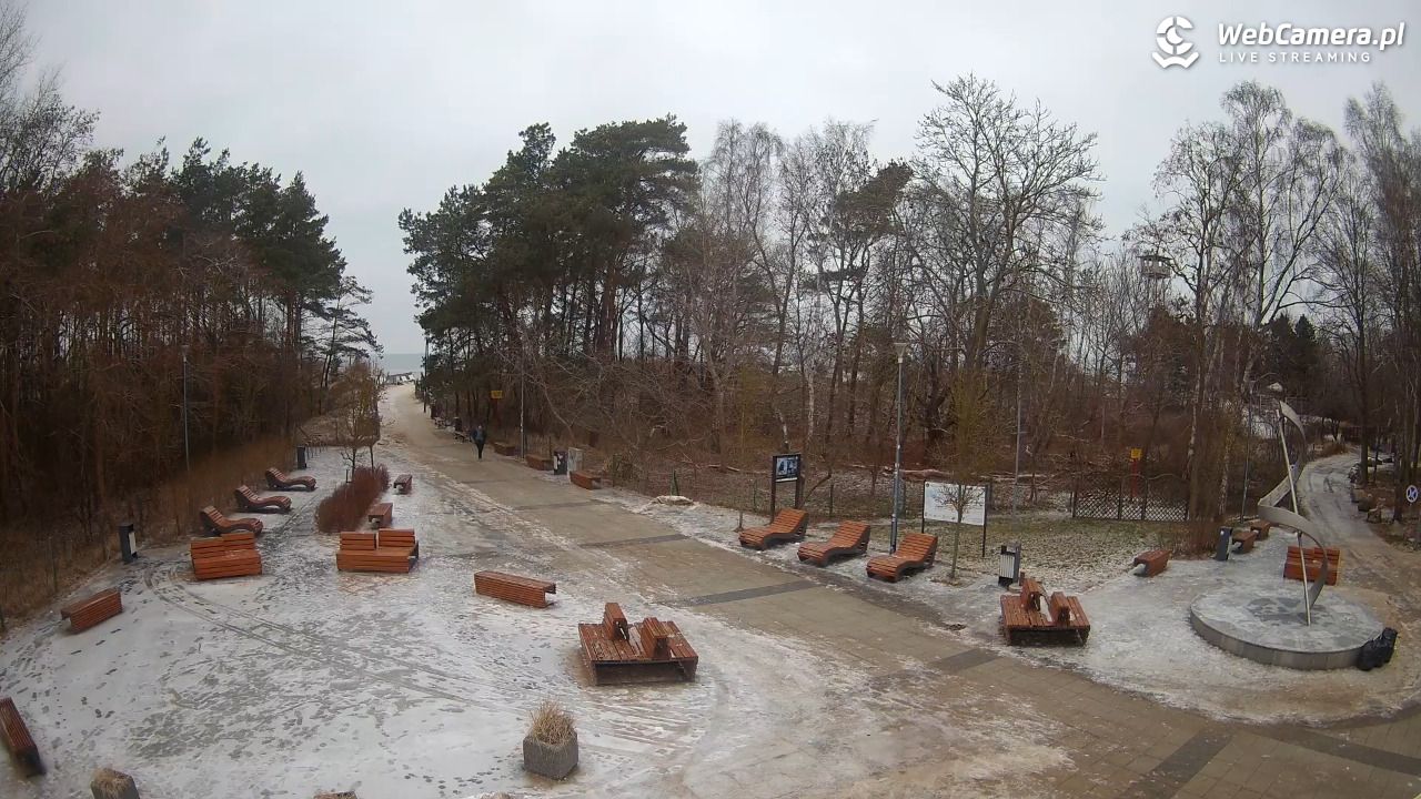 Dziwnówek - widok na deptak - 09 luty 2026, 09:11