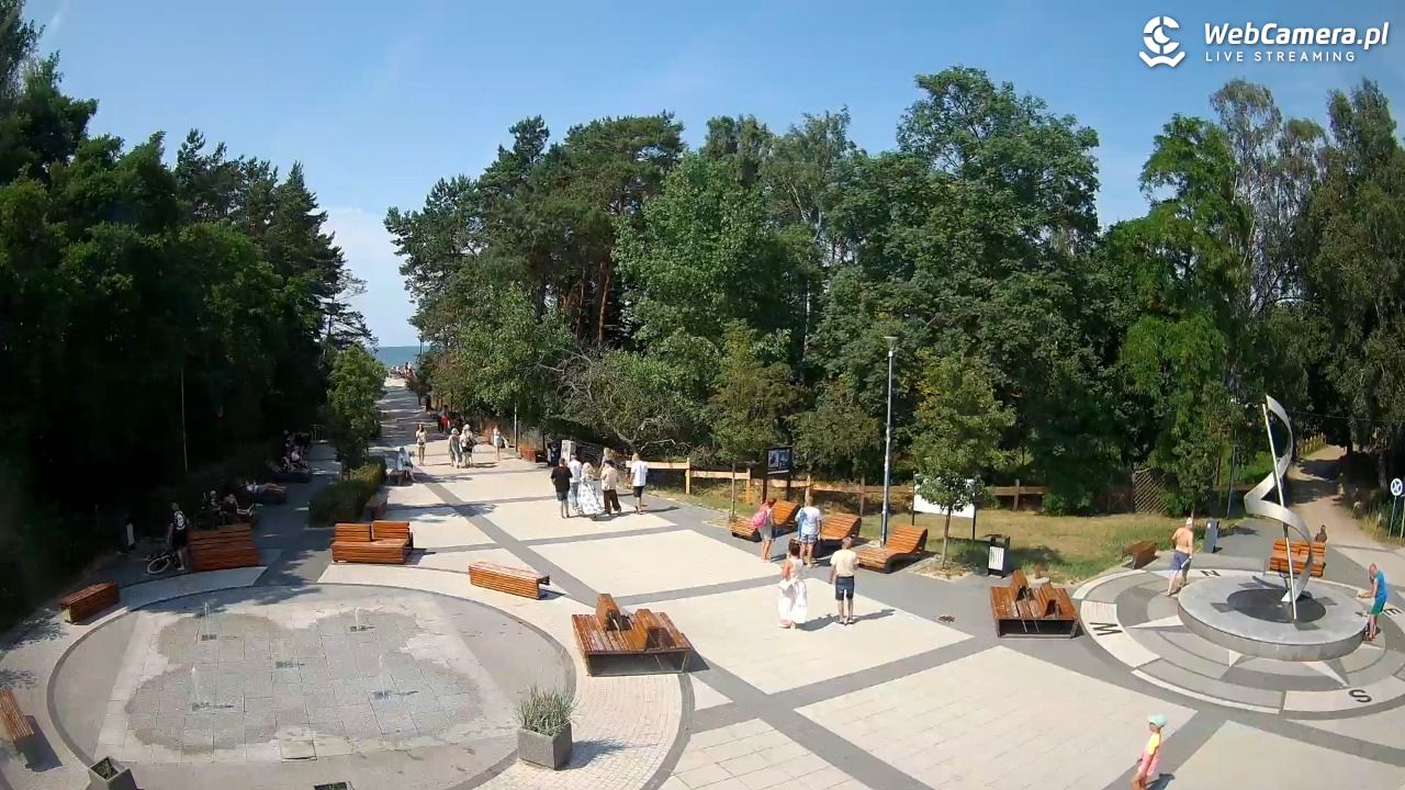 Dziwnówek - widok na deptak - 28 czerwiec 2026, 15:14