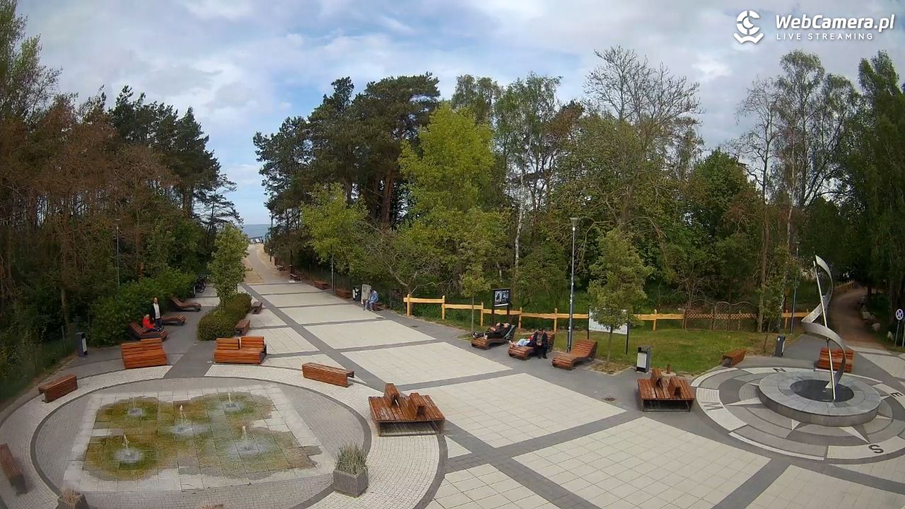 Dziwnówek - widok na deptak - 15 maj 2026, 12:43