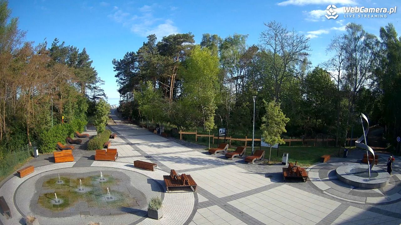 Dziwnówek - widok na deptak - 15 maj 2026, 08:08