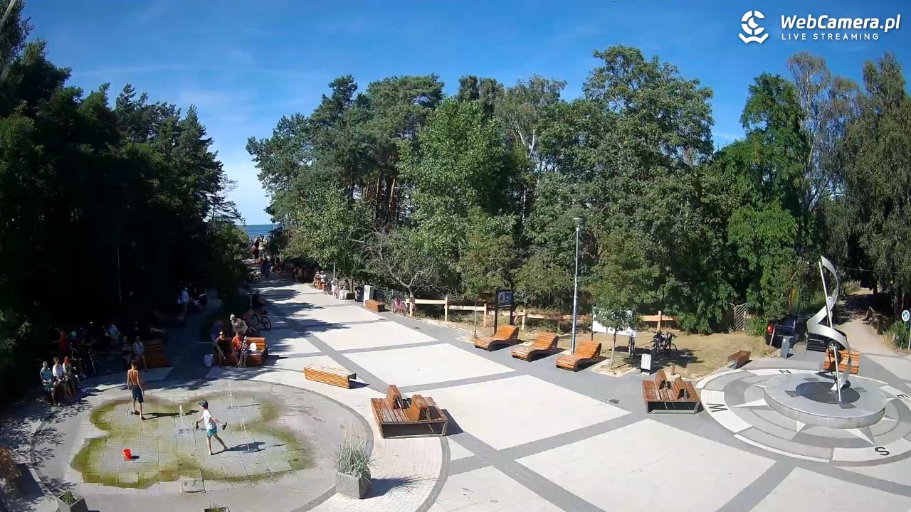 Dziwnówek - widok na deptak - 14 sierpień 2026, 15:20