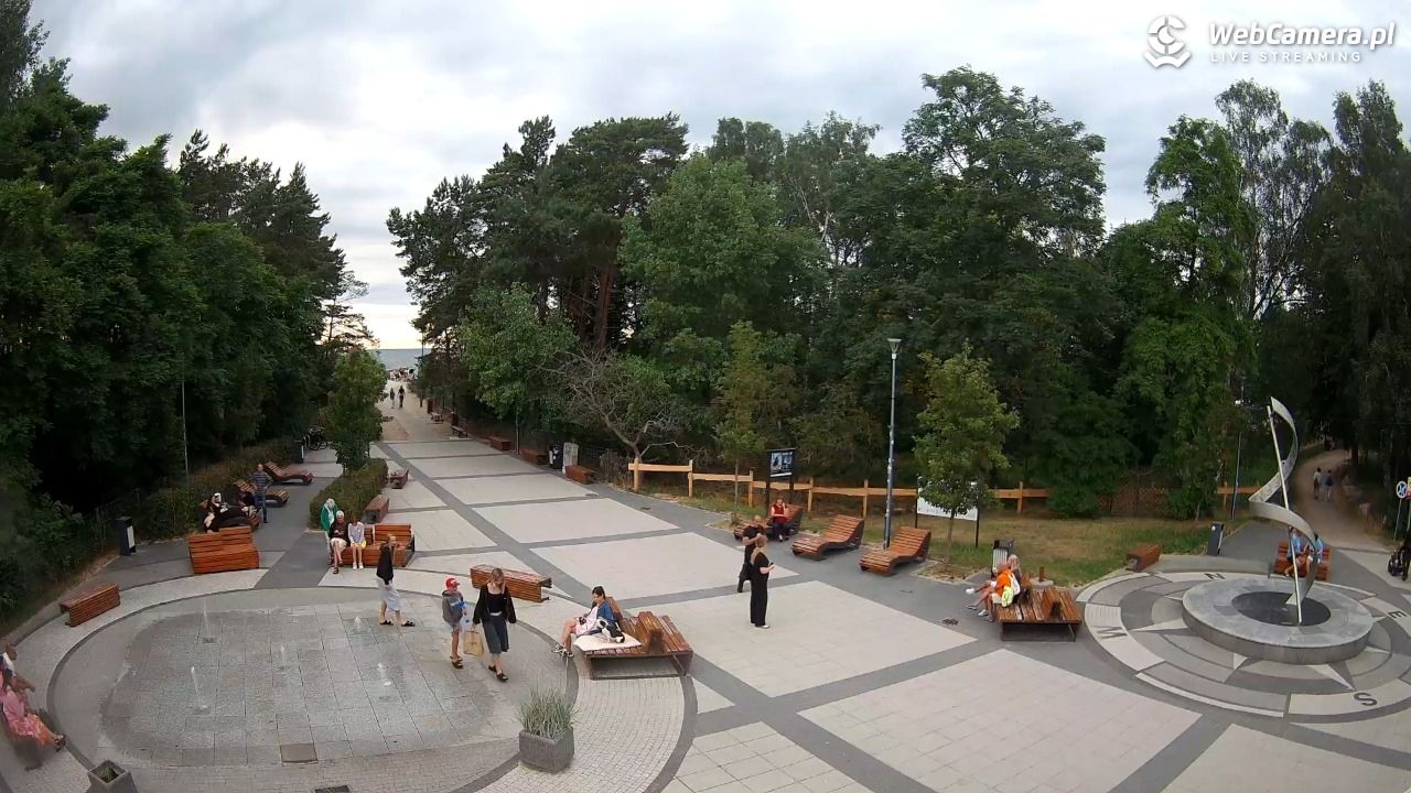 Dziwnówek - widok na deptak - 29 czerwiec 2026, 20:02