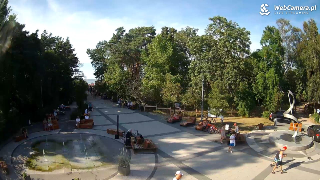 Dziwnówek - widok na deptak - 14 sierpień 2026, 17:09