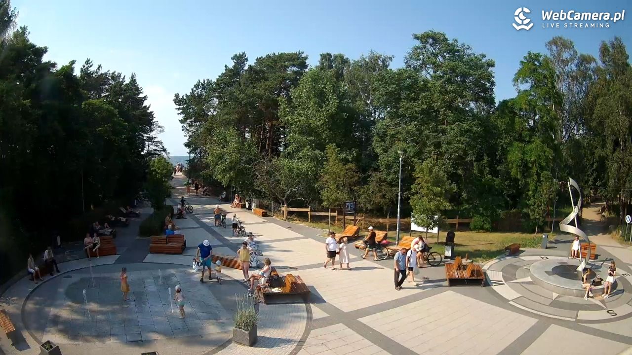 Dziwnówek - widok na deptak - 28 czerwiec 2026, 16:44