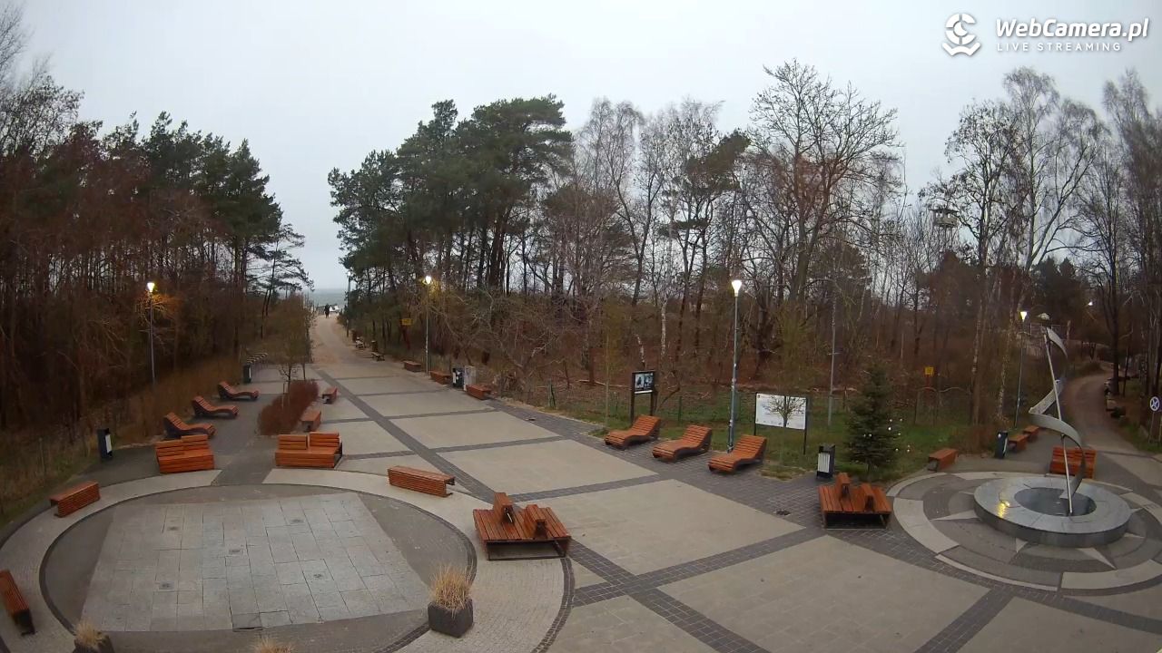 Dziwnówek - widok na deptak - 27 grudzień 2025, 08:34