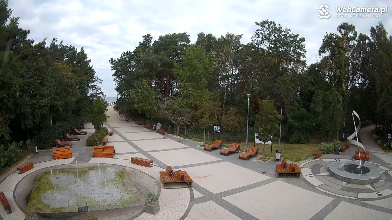 Dziwnówek - widok na deptak - 30 wresień 2025, 09:23