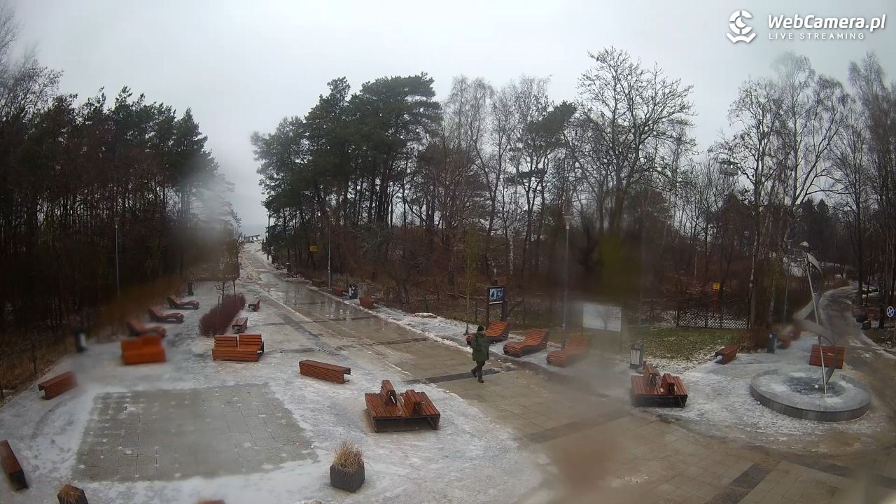 Dziwnówek - widok na deptak - 12 luty 2026, 13:23