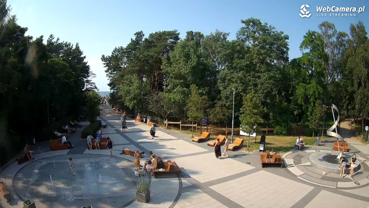 Dziwnówek - widok na deptak - 28 czerwiec 2026, 16:53
