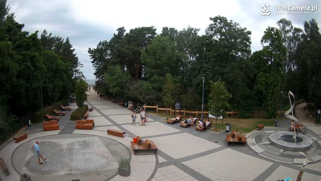 Dziwnówek - widok na deptak - 29 czerwiec 2026, 14:16