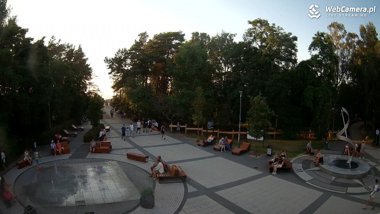 Dziwnówek - widok na deptak - 28 czerwiec 2026, 20:20