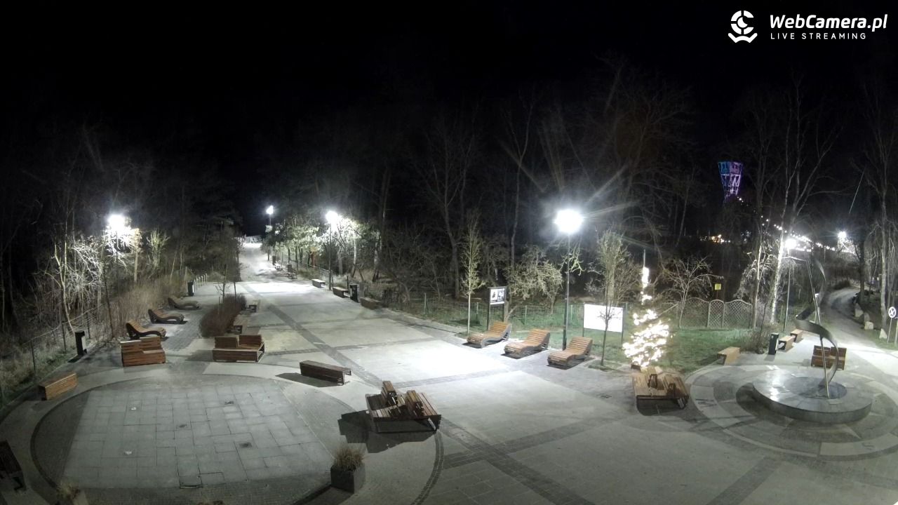 Dziwnówek - widok na deptak - 28 grudzień 2025, 21:22