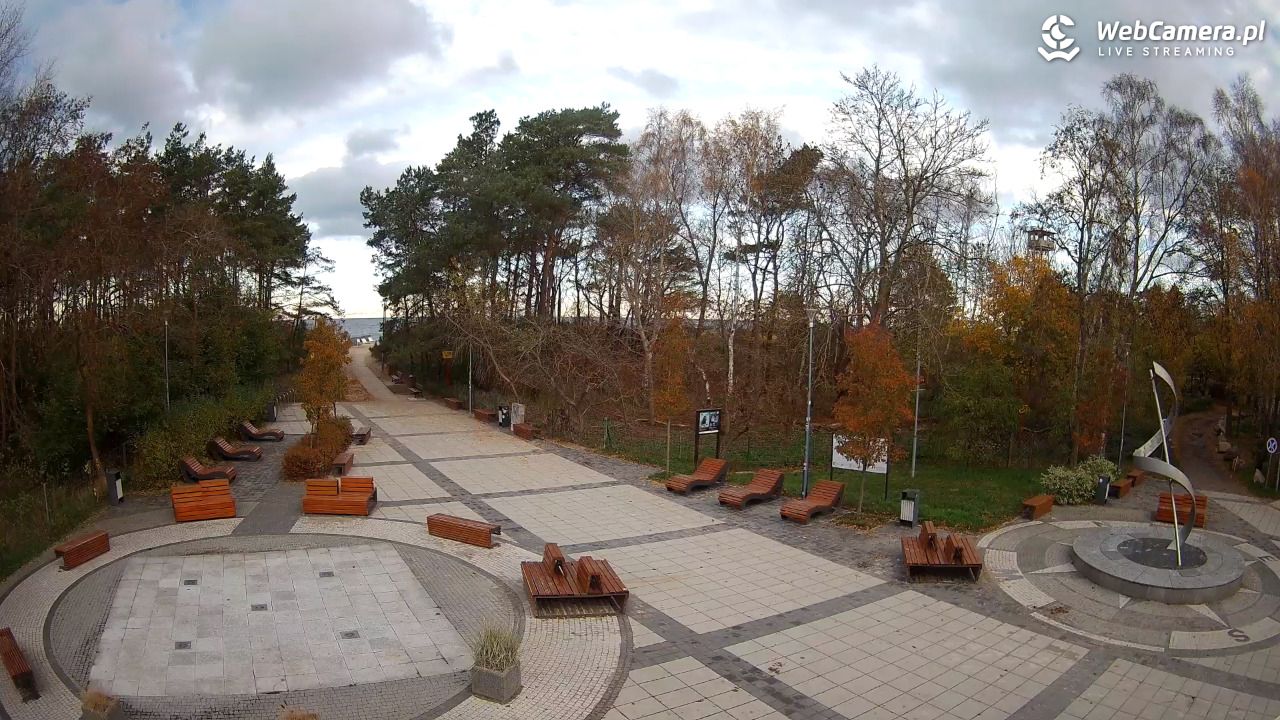 Dziwnówek - widok na deptak - 15 listopad 2025, 08:50