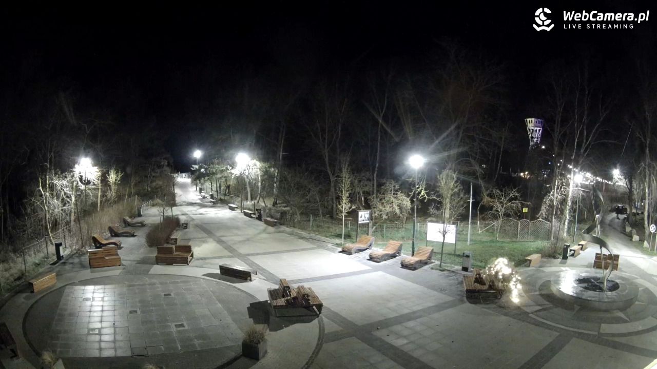 Dziwnówek - widok na deptak - 27 grudzień 2025, 20:08