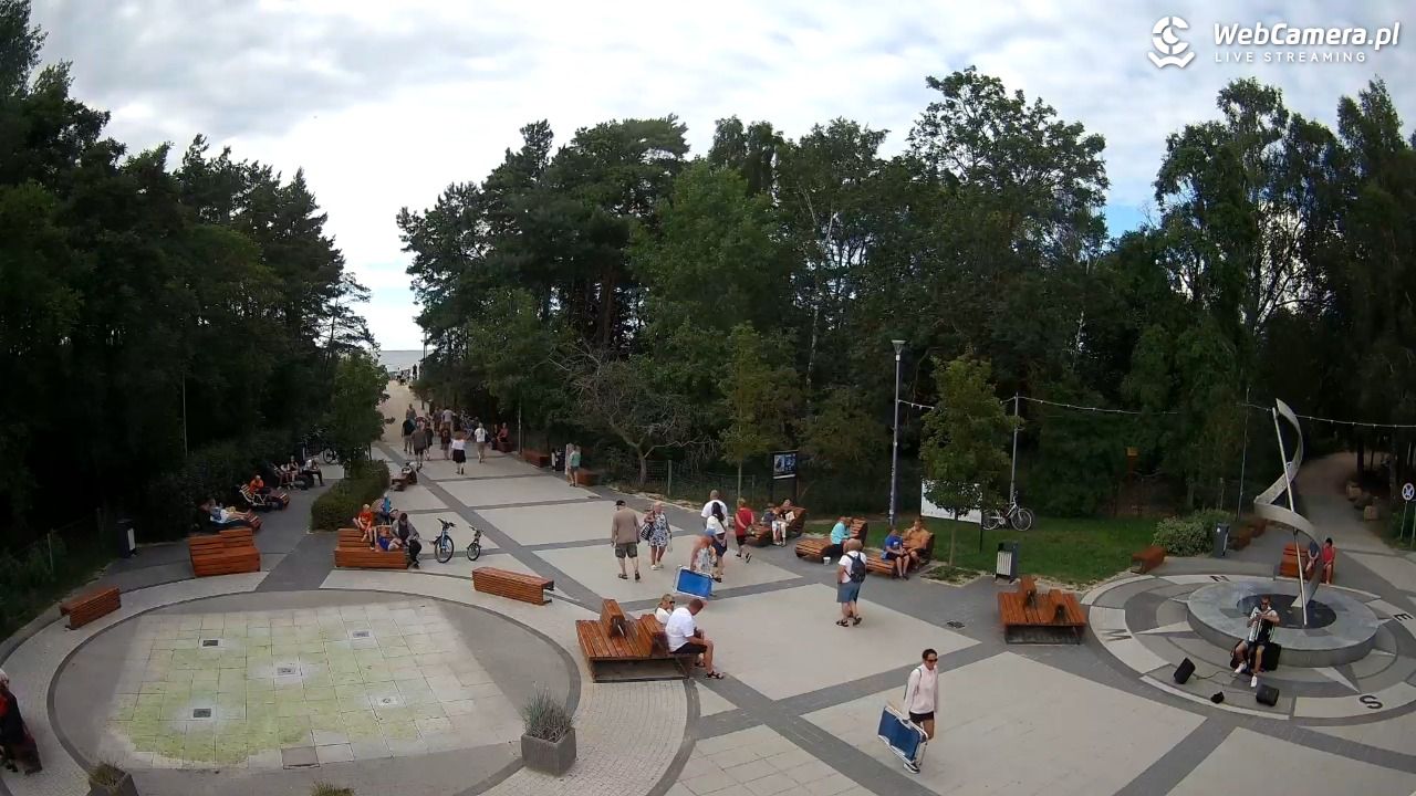 Dziwnówek - widok na deptak - 30 lipiec 2025, 19:00