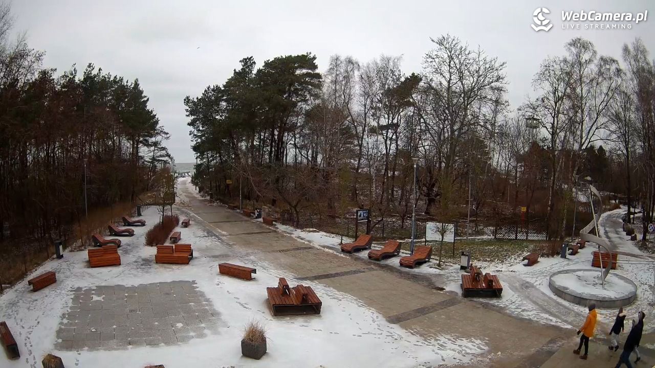 Dziwnówek - widok na deptak - 13 luty 2026, 13:00