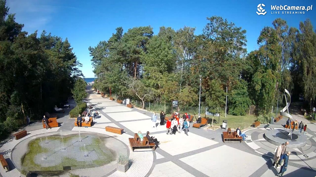 Dziwnówek - widok na deptak - 26 wresień 2025, 12:58