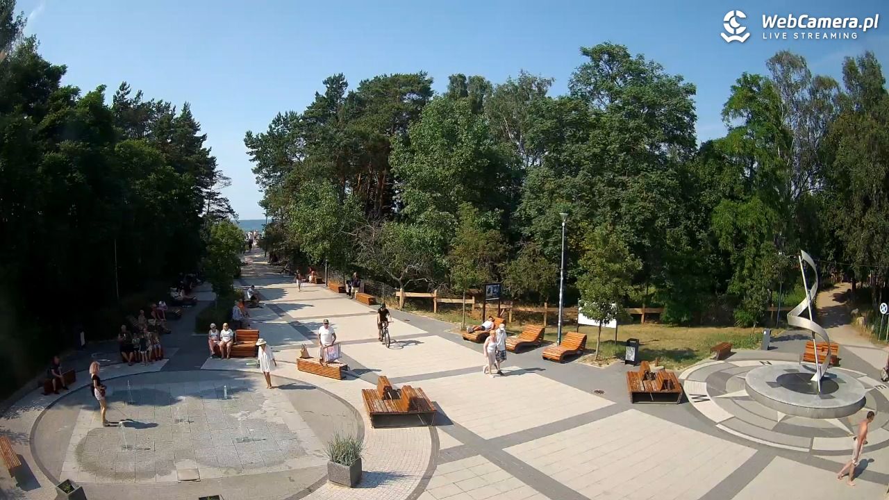 Dziwnówek - widok na deptak - 28 czerwiec 2026, 15:59