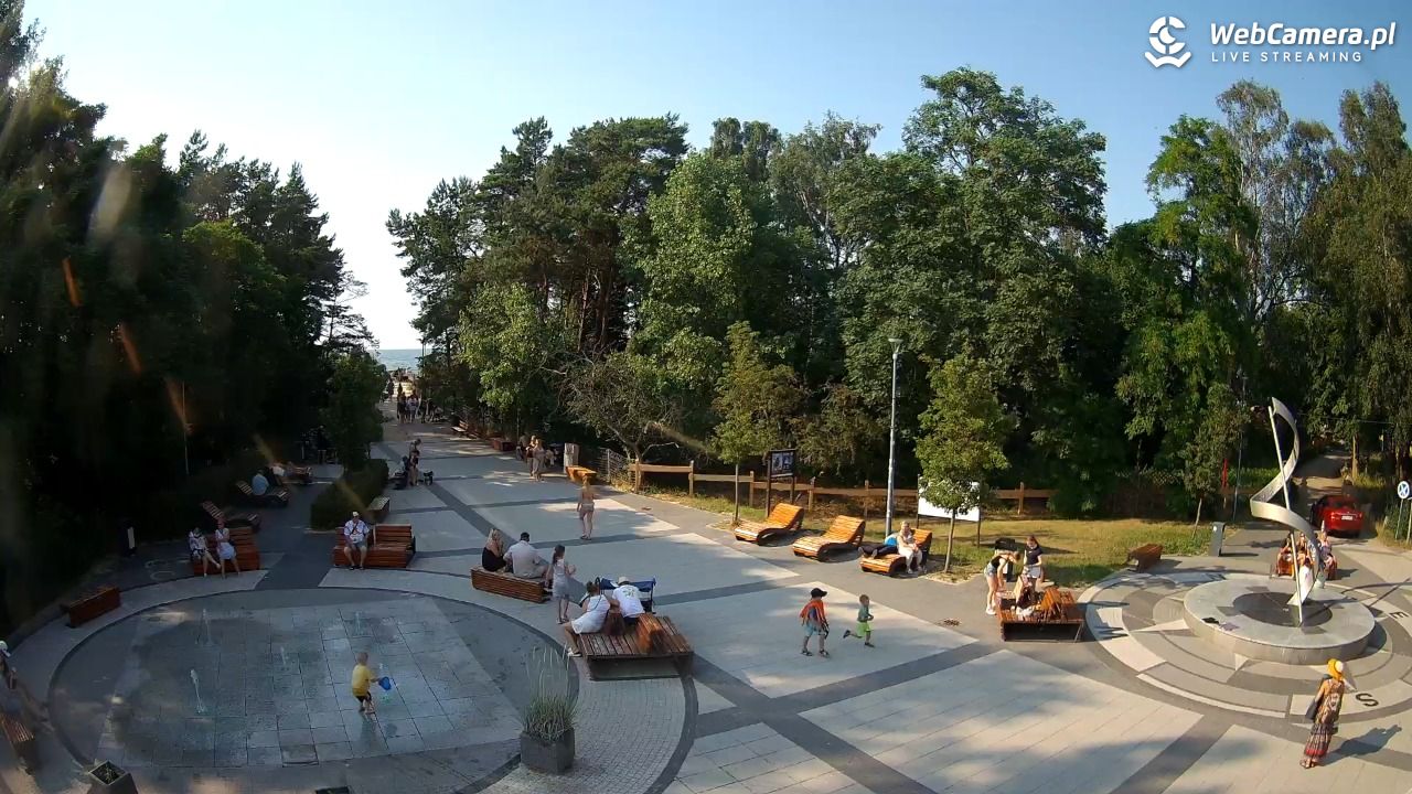 Dziwnówek - widok na deptak - 28 czerwiec 2026, 17:38