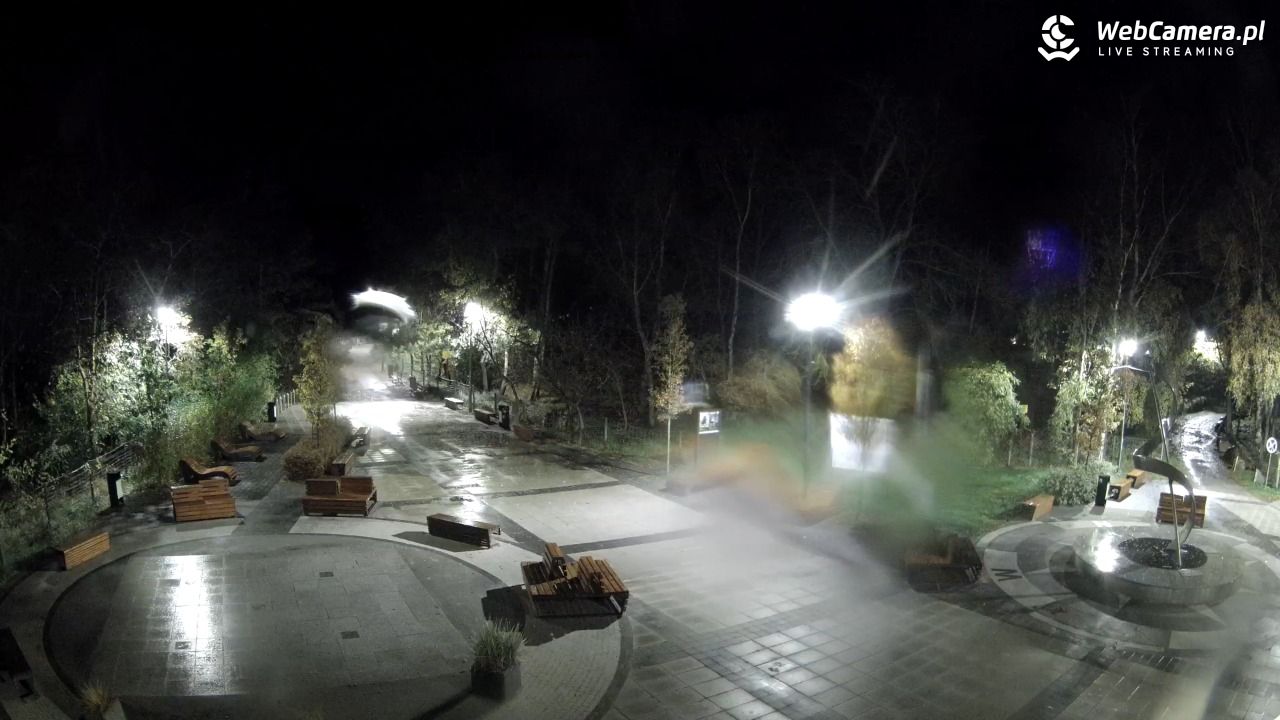 Dziwnówek - widok na deptak - 14 listopad 2025, 19:19