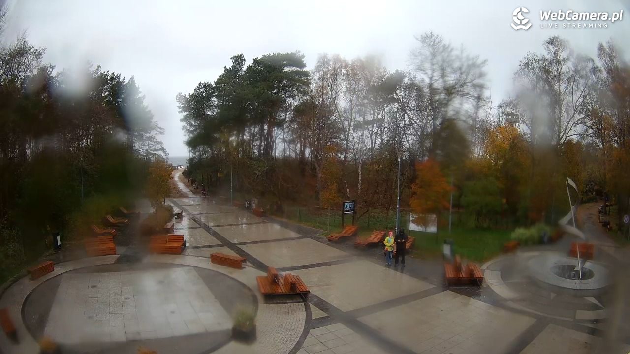 Dziwnówek - widok na deptak - 14 listopad 2025, 14:23