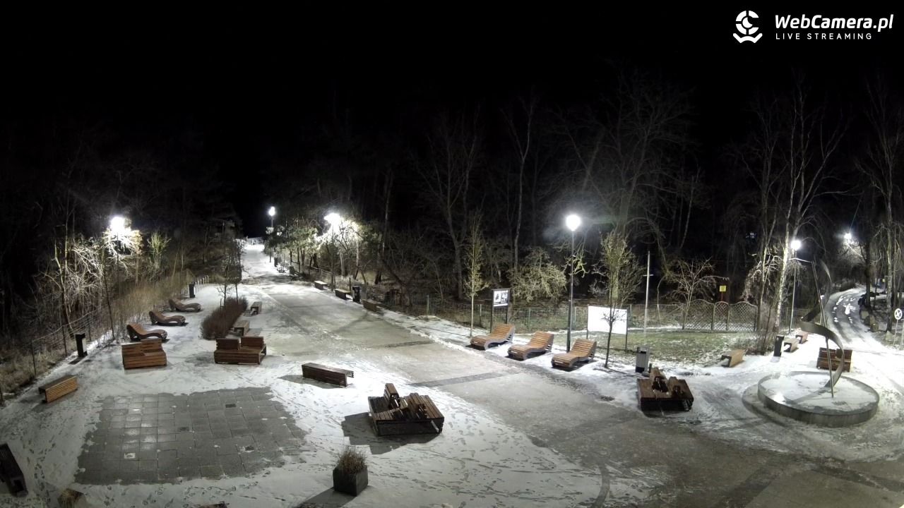 Dziwnówek - widok na deptak - 13 luty 2026, 19:51