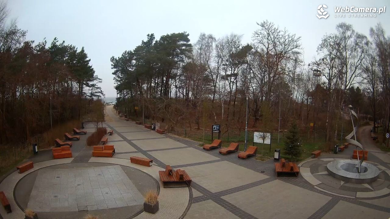 Dziwnówek - widok na deptak - 27 grudzień 2025, 08:50