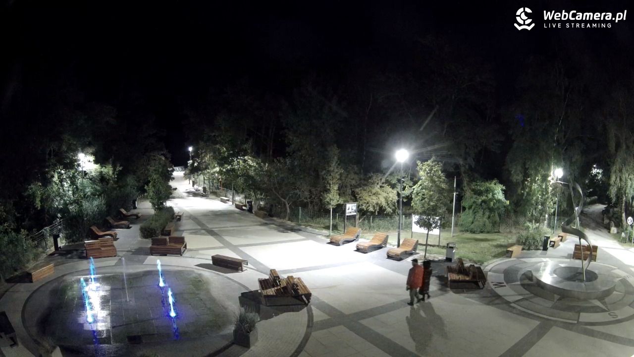 Dziwnówek - widok na deptak - 30 wresień 2025, 19:40