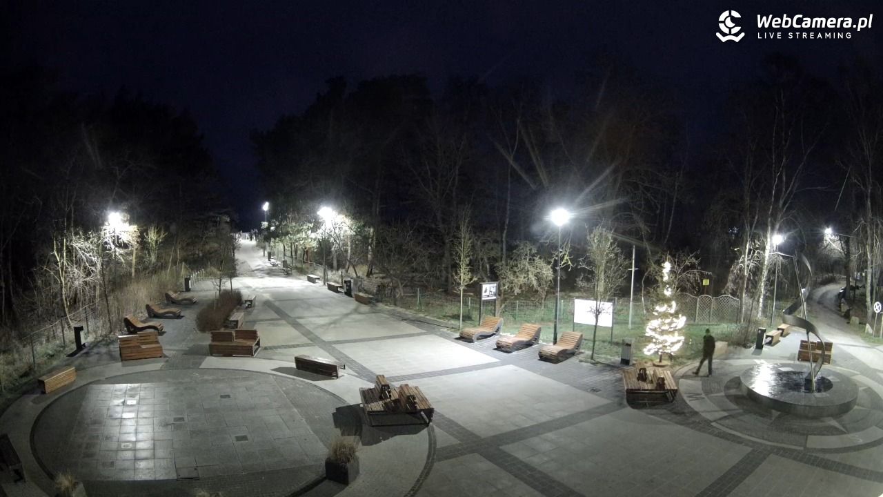 Dziwnówek - widok na deptak - 26 grudzień 2025, 16:42