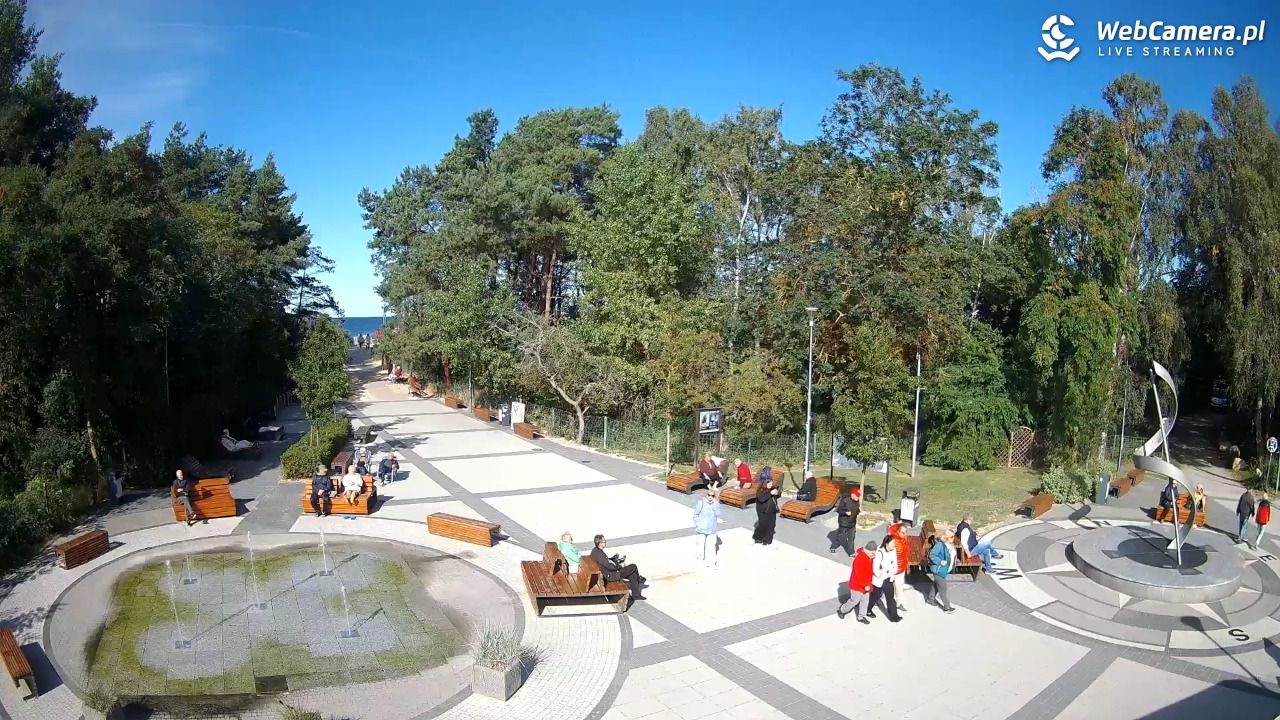 Dziwnówek - widok na deptak - 26 wresień 2025, 12:58