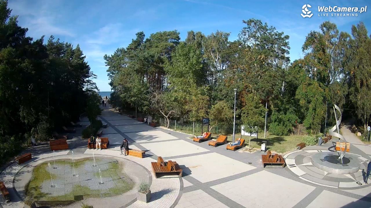 Dziwnówek - widok na deptak - 27 wresień 2025, 14:56