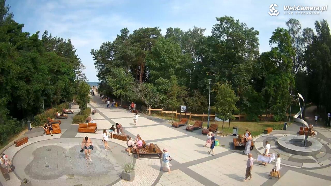 Dziwnówek - widok na deptak - 28 czerwiec 2026, 10:48
