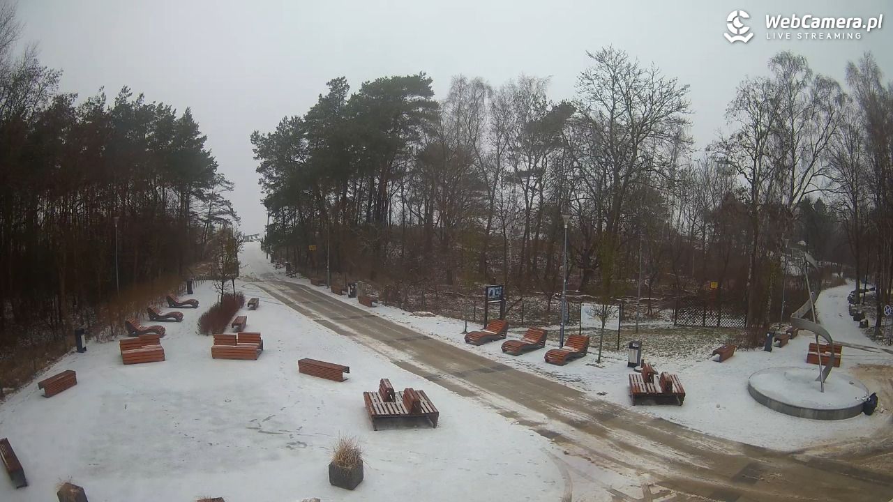 Dziwnówek - widok na deptak - 11 luty 2026, 11:48