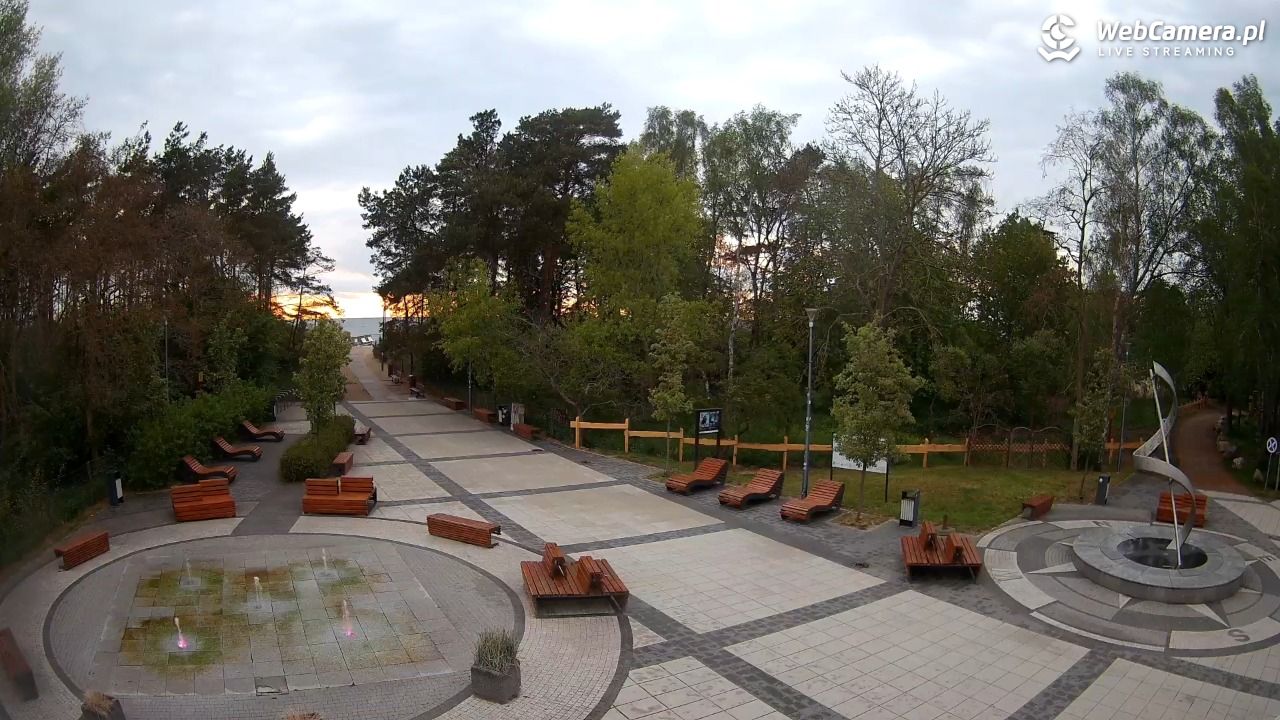 Dziwnówek - widok na deptak - 12 maj 2026, 20:22