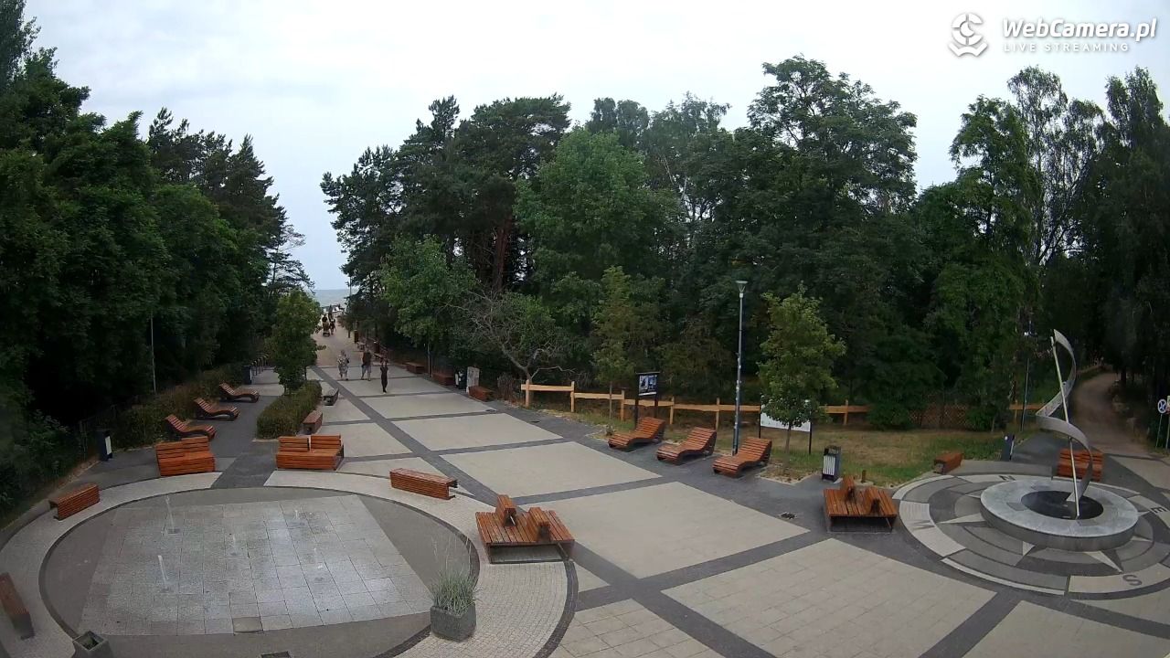 Dziwnówek - widok na deptak - 29 czerwiec 2026, 15:33