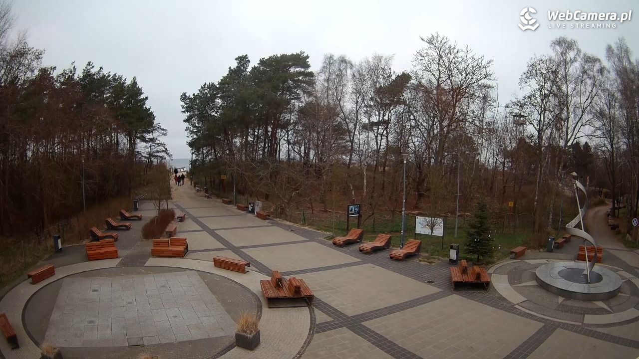 Dziwnówek - widok na deptak - 26 grudzień 2025, 15:31