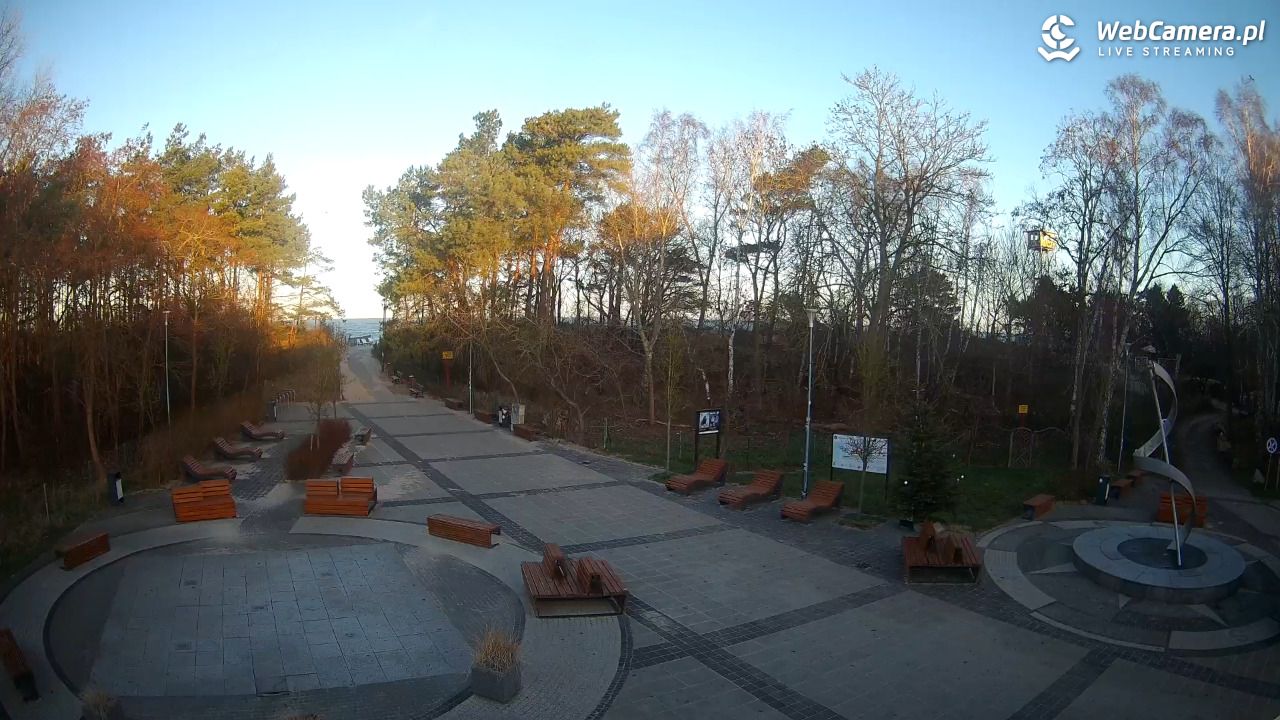 Dziwnówek - widok na deptak - 29 grudzień 2025, 09:11