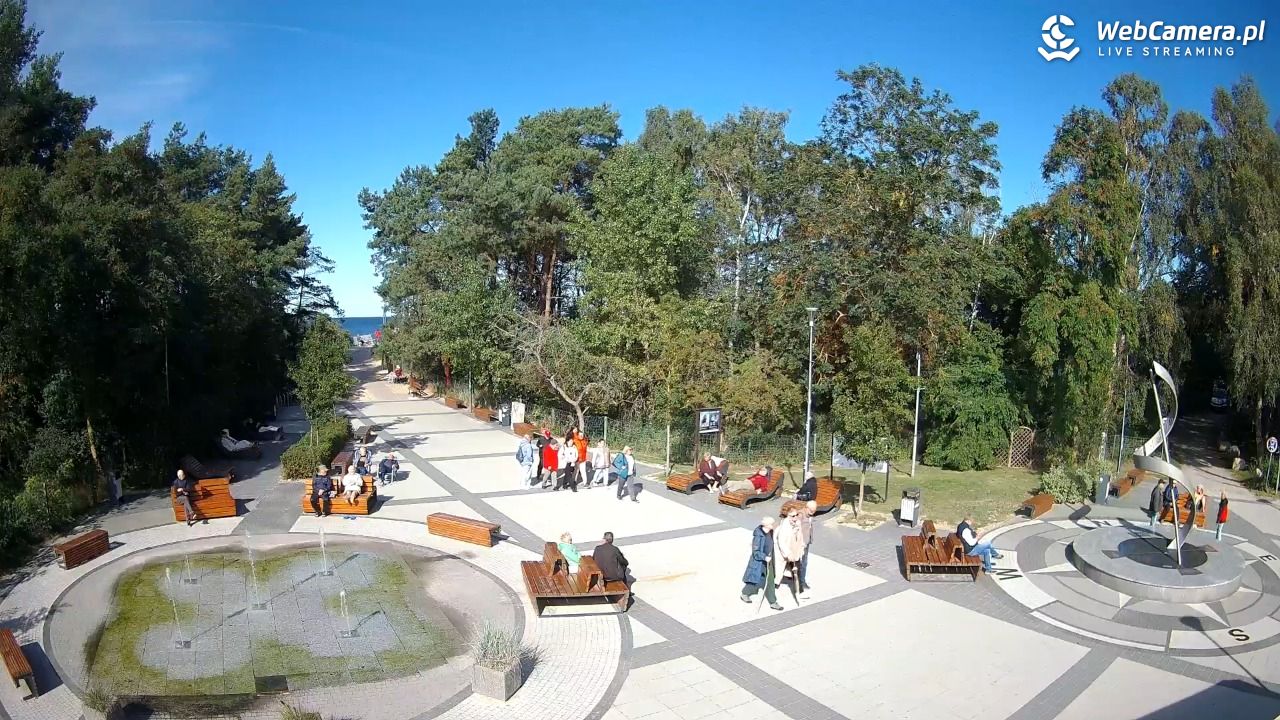 Dziwnówek - widok na deptak - 26 wresień 2025, 12:58