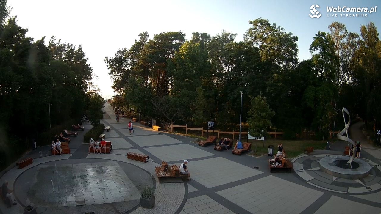 Dziwnówek - widok na deptak - 28 czerwiec 2026, 19:56